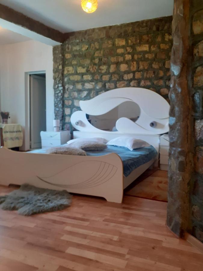 Barlogul Ursilor Lepsa Hotel Bagian luar foto
