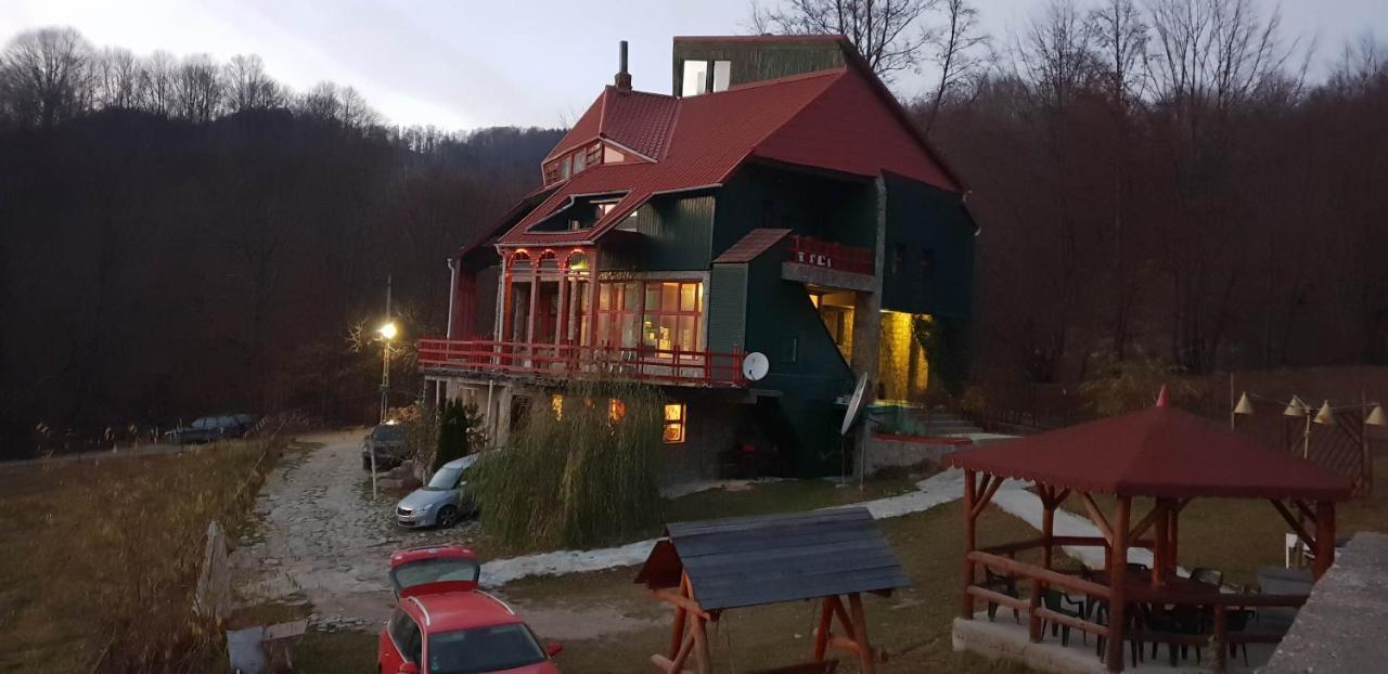 Barlogul Ursilor Lepsa Hotel Bagian luar foto
