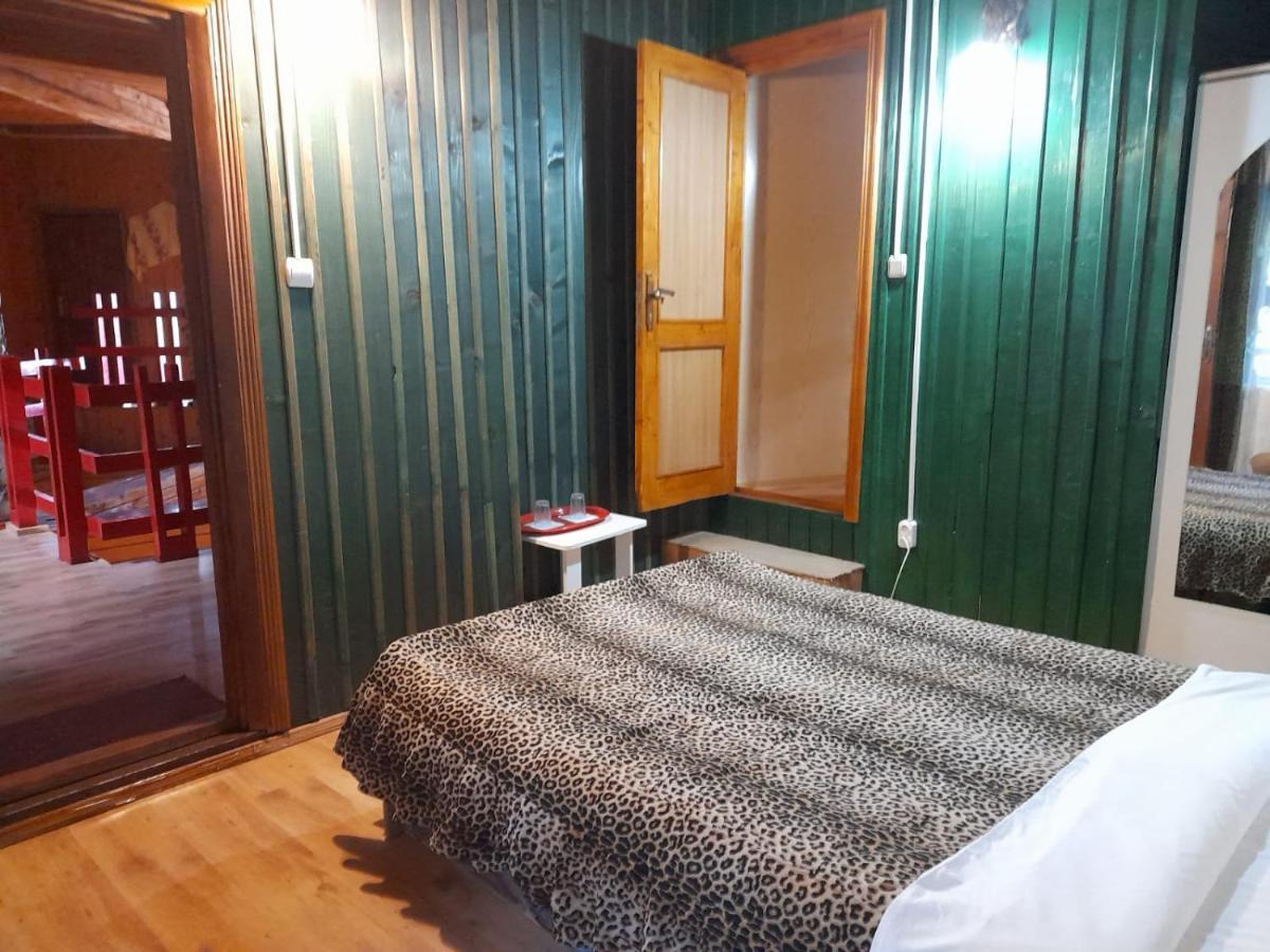 Barlogul Ursilor Lepsa Hotel Bagian luar foto