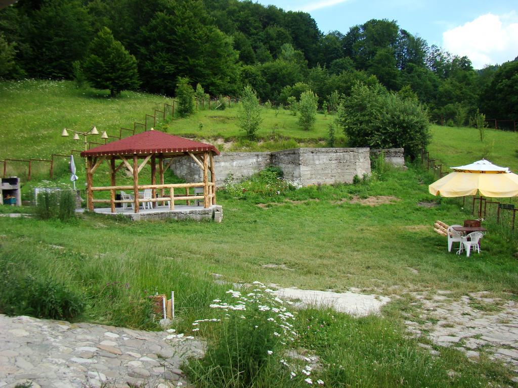 Barlogul Ursilor Lepsa Hotel Bagian luar foto
